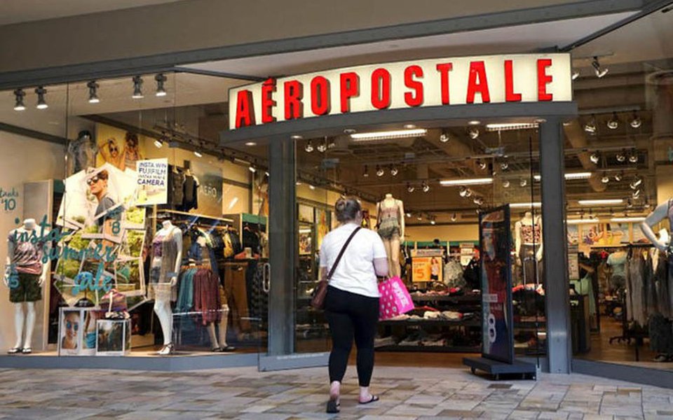 A customer enters an Aeropostale store in Broomfield, Colorado, United States May 14, 2015. REUTERS/Rick Wilking