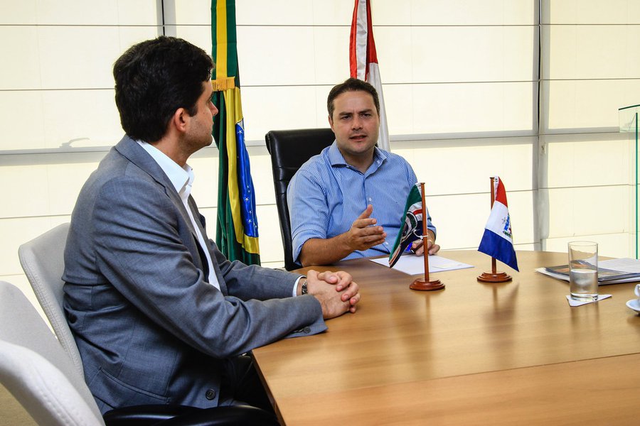 Rui Palmeira e o representante do CAF visitam o governador Renan Filho. Foto: Pei Fon/ Secom Maceió