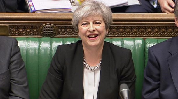 Premiê britânica, Theresa May, durante sessão do Parlamento, em Londres. 19/04/2017 Parbul TV/Divulgação via Reuters