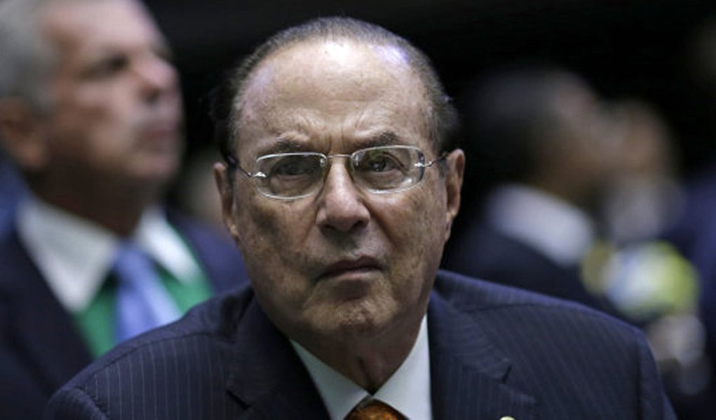 Member of Brazil's Lower House of Congress Paulo Maluf listen to the debate over the impeachment of President Dilma Rousseff, before the voting in Brasilia, Brazil April 17, 2016. REUTERS/Ueslei Marcelino