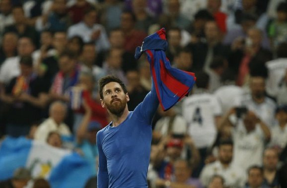 Lionel Messi, do Barcelona, celebra seu terceiro gol em partida, na Espanha. 23/04/2017 Reuters /Susana Vera Livepic