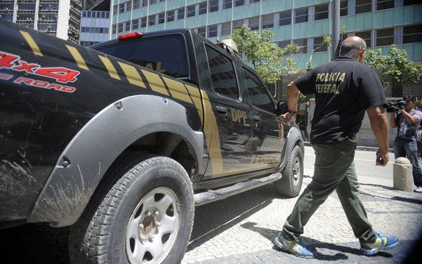 Rio de Janeiro - Polícia Federal cumpre mandado de busca e apreensão no escritório do presidente da Câmara, deputado Eduardo Cunha, no centro da cidade do Rio de Janeiro (Tânia Rêgo/Agência Brasil)