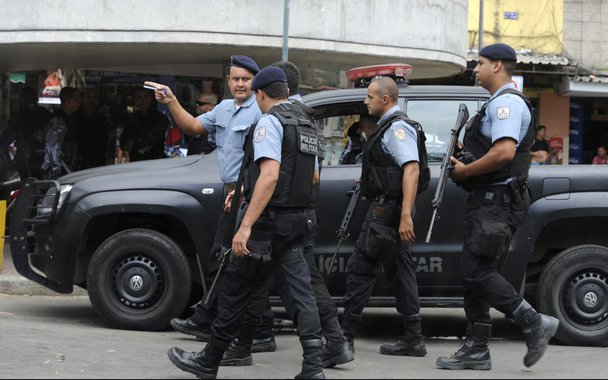 Rio de Janeiro - Policiais do Batalhão de Operações Especiais, do Batalhão de Polícia de Choque e de diversas UPPs foram à Rocinha para reforçar o policiamento na comunidade.