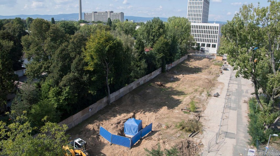 Bomba da 2ª Guerra mundial obriga 60 mil a deixarem suas casas em Frankfurt, Alemanha