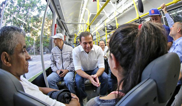 João Doria em ônibus