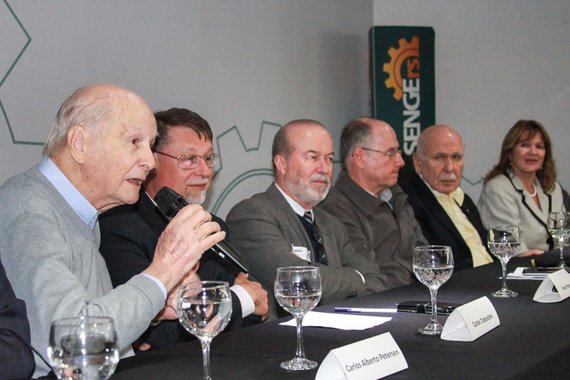 08/08/2017 - PORTO ALEGRE, RS - Ex-diretores do Dmae realizam coletiva de imprensa para pedir que Marchezan desista de privatizar os serviços do departamento. Foto: Guilherme Santos/Sul21