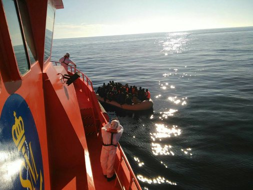 03/04/2017- 100 pessoas a bordo de dois barcos foram resgatados ontem pela tripulação do Guardamar Polimnia no Mar Alboran. Eles chegaram ao porto de Motril à noite. todos sãos e salvos 