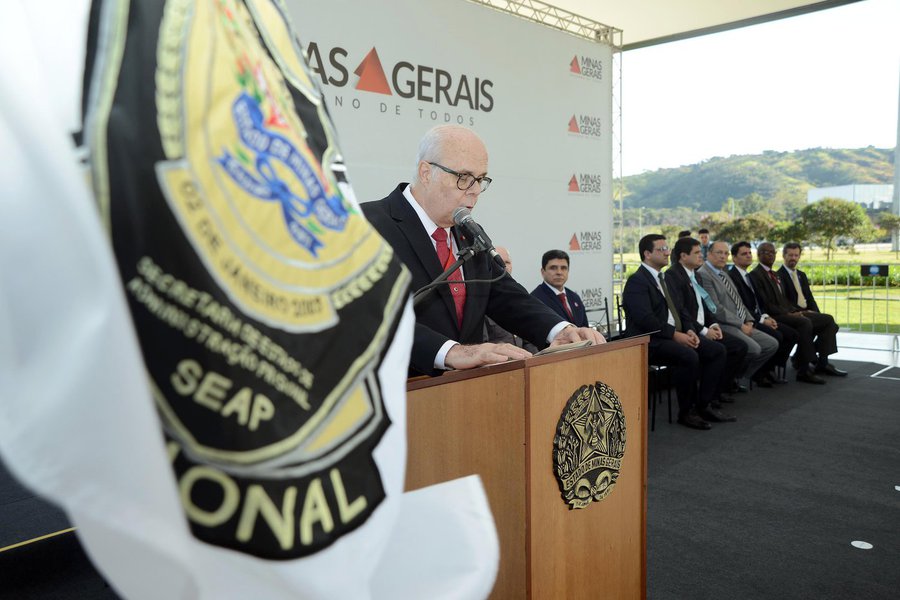 O secretário de administração penitenciária, Francisco Kupidlowski faz entrega de viaturas, ambulâncias, armas e equipamentos para as corporações. Data: 13-06-17 Local: Hall do palácio Tiradentes Foto: Omar Freire/Imprensa |MG