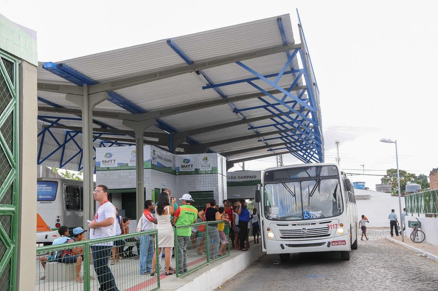 Inaugura��o do Terminal de �nibus do Conjunto Jo�o Sampaio Foto:Marco Ant�nio/Secom Macei� *** Local Caption *** Inaugura��o Terminal Jo�o Sampaio