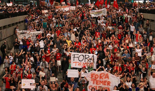 05/09/2016- Manifestantes protestam contra Michel Temer na avenida Paulista, São Paulo. Foto:roberto Parizotti- CUT