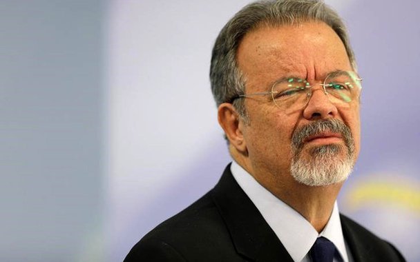 O ministro da Defesa do Brasil, Raul Jungmann, durante coletiva de imprensa em Brasília 25/05/2017 REUTERS/Ueslei Marcelino