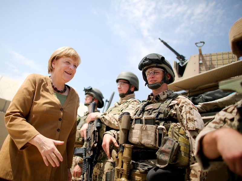 Chanceler alemã Angela Merkel vista tropas no Afeganistão; Alemanha, Afeganistão, terrorismo