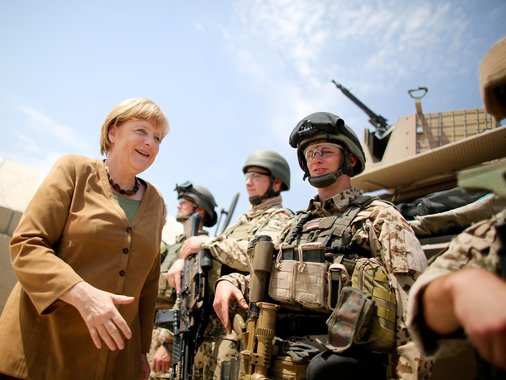 Chanceler alemã Angela Merkel vista tropas no Afeganistão; Alemanha, Afeganistão, terrorismo