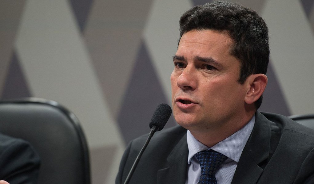 O juiz federal Sergio Moro participa na Comissão de Constituição, Justiça e Cidadania (CCJ) do Senado de audiência pública sobre projeto que altera o Código de Processo Penal (Fabio Rodrigues Pozzebom/Agência Brasil)