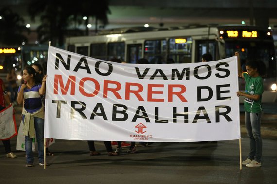 31/03/2017- Brasília- DF, Brasil- Manifestantes protestam contra a reforma da Previdência, reforma trabalhista e o projeto de lei da terceirização. Foto: Fabio Rodrigues Pozzebom/Agência Brasil