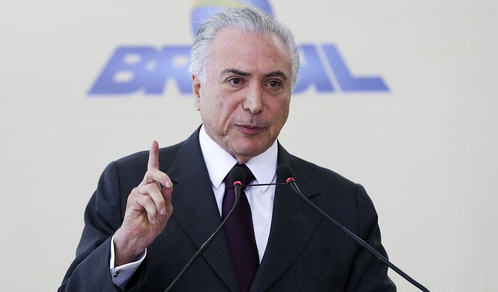 Brasília - O presidente Michel Temer, chega para sancionar a ratificação do Brasil ao Acordo de Paris, documento assinado pelos 195 países da Convenção-Quadro das Nações Unidas sobre Mudança do Clima (Antonio Cruz/Agência Brasil)