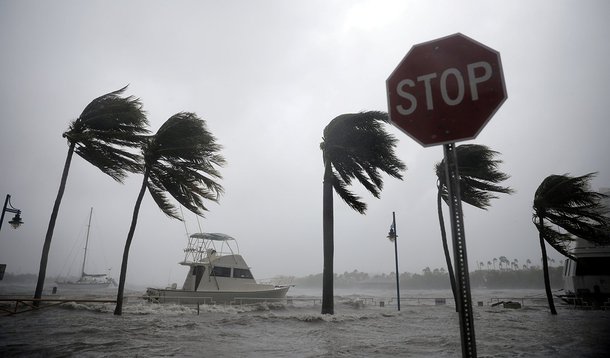 Barcos são vistos em marina à medida que furacão Irma atinge sul da Flórida, em Miami 10/09/2017 REUTERS/Carlos Barria