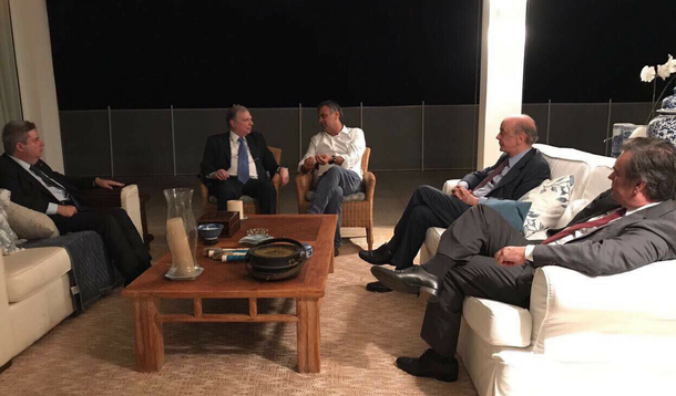 Aécio neves se reúne com os senadores Tasso Jereissati (CE), Antonio Anastasia (MG), Cássio Cunha Lima (PB) e José Serra (SP)