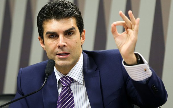 Brasília - O ministro da Integração, Helder Barbalho, durante audiência da Comissão de Serviços de Infraestrutura (CI) sobre o andamento das obras de interligação das águas do Rio São Francisco. (Marcelo Camargo/Agência Brasil)
