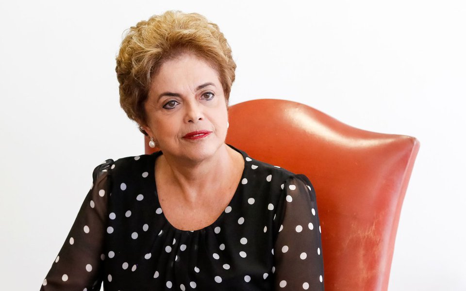 Brasília - DF, 13/04/2016. Presidenta Dilma Rousseff durante entrevista à imprensa. Foto: Roberto Stuckert Filho/PR