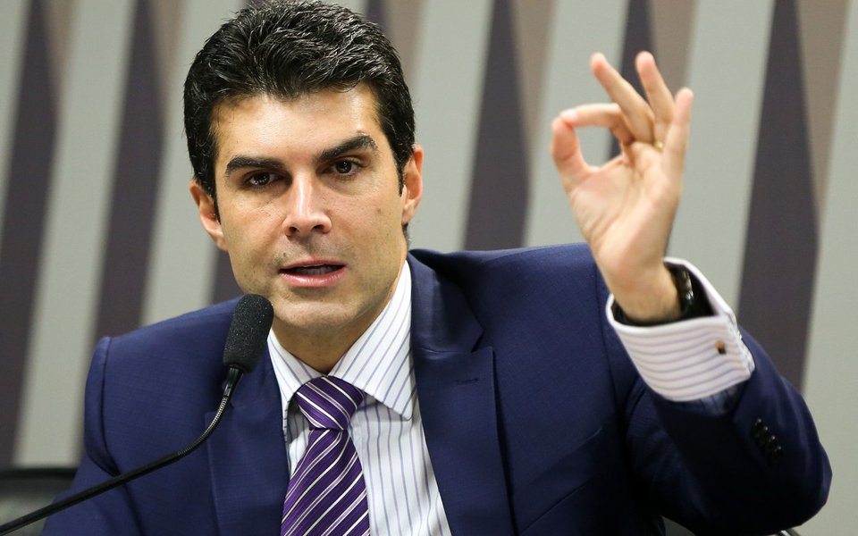 Brasília - O ministro da Integração, Helder Barbalho, durante audiência da Comissão de Serviços de Infraestrutura (CI) sobre o andamento das obras de interligação das águas do Rio São Francisco. (Marcelo Camargo/Agência Brasil)