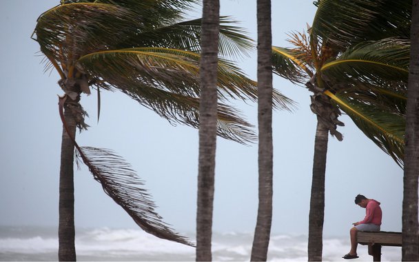 Praia é vista à medida que furacão Irma avança em direção a Hollywood, na Flórida REUTERS/Carlo Allegri