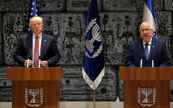 Presidente dos EUA, Donald Trump, e presidente de Israel, Reuven Rivlin, fazem pronunciamento em conjunto na residência de Rivlin em Jerusalém. 22/05/2017 REUTERS/Jonathan Ernst