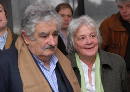 Ex-presidente do Uruguai José Pepe Mujica e esposa, a senadora e ex-guerrilheira Lucia Topolasnky
