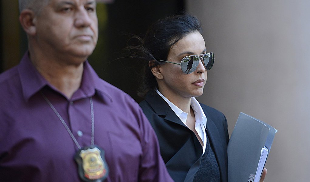 Rio de Janeiro - Esposa do ex-governador Sergio Cabral, Adriana Ancelmo, deixa a 7ª Vara Federal Criminal do Rio de Janeiro após depoimento à Justiça Federal (Fernando Frazão/Agência Brasil)