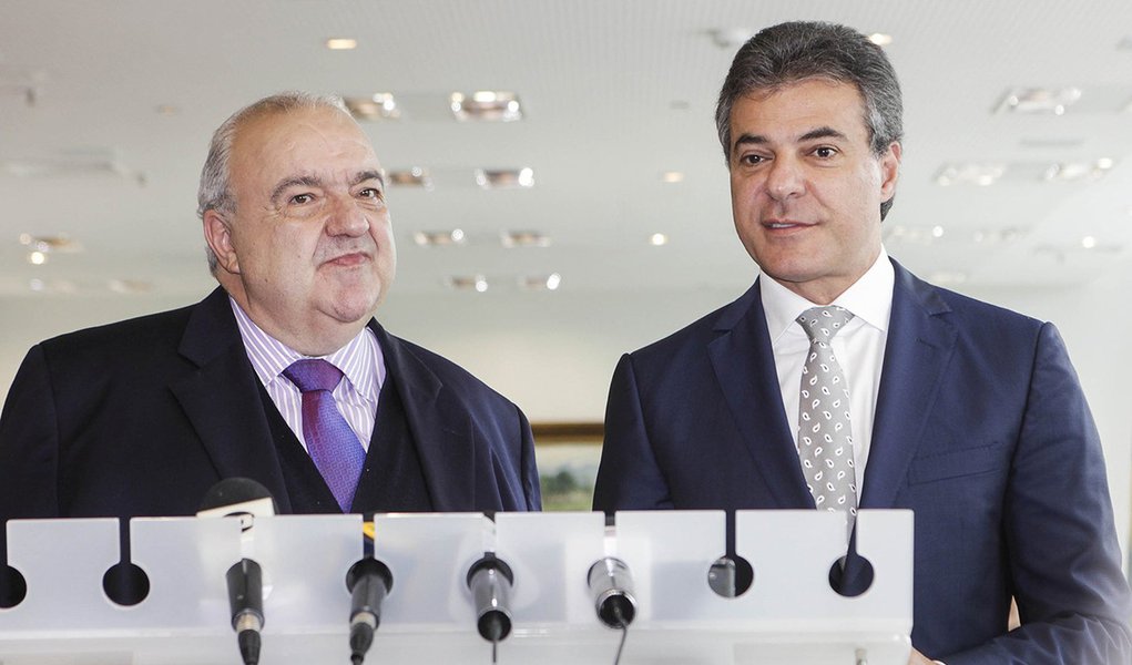 Governador Beto Richa recebe o prefeito eleito Rafael Greca, com o vice-prefeito Eduardo Pimentel e equipe, e anuncia a reintegração do transporte coletivo da região metropolitana. Curitiba, 03/11/2016. Foto: Pedro Ribas/ANPr