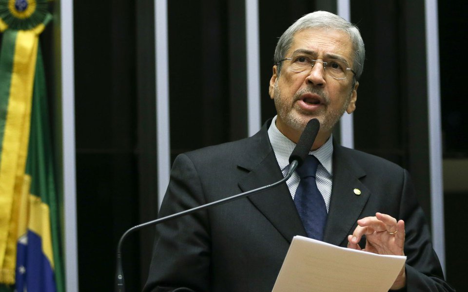 Brasília - Deputado Antônio Imbassahy durante discussão da autorização ou não da abertura do processo de impeachment da presidenta Dilma Rousseff, no plenário da Câmara dos Deputados (Marcelo Camargo/Agência Brasil)