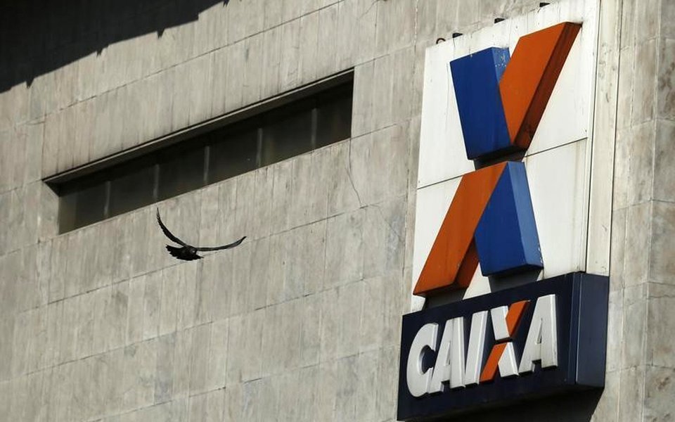Logo de agência da Caixa no Rio de Janeiro. 20/10/2014 REUTERS/Pilar Olivares