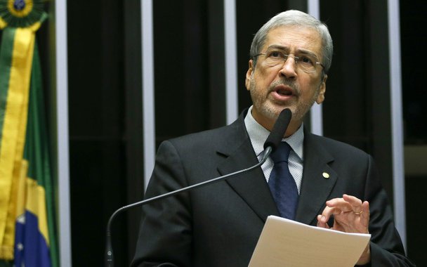 Brasília - Deputado Antônio Imbassahy durante discussão da autorização ou não da abertura do processo de impeachment da presidenta Dilma Rousseff, no plenário da Câmara dos Deputados (Marcelo Camargo/Agência Brasil)