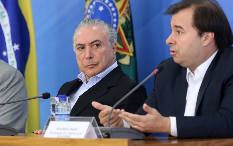 Brasília - Os presidentes da República, Michel Temer, do Senado, Renan Calheiros, e da Câmara, Rodrigo Maia, durante coletiva de imprensa no Palácio do Planalto (Antonio Cruz/Agência Brasil)