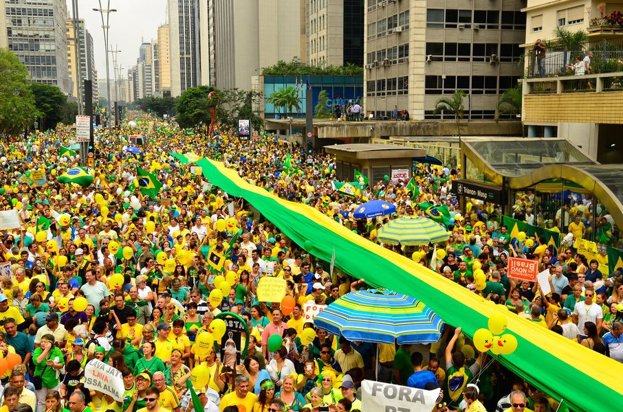 São Paulo - Manifestação na Avenida Paulista, região central da capital, contra a corrupção e pela saída da presidenta Dilma Rousseff (Rovena Rosa/Agência Brasil)