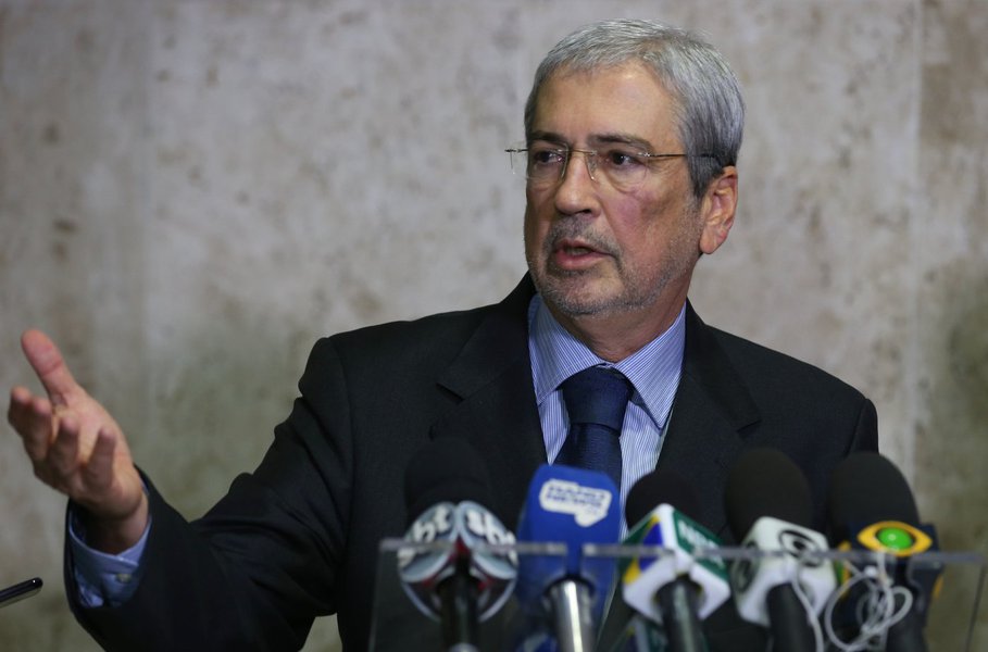 Brasília - O ministro da Secretaria de Governo da Presidência da República, Antonio Imbassahy, fala à imprensa, no Palácio do Planalto (Valter Campanato/Agência Brasil)