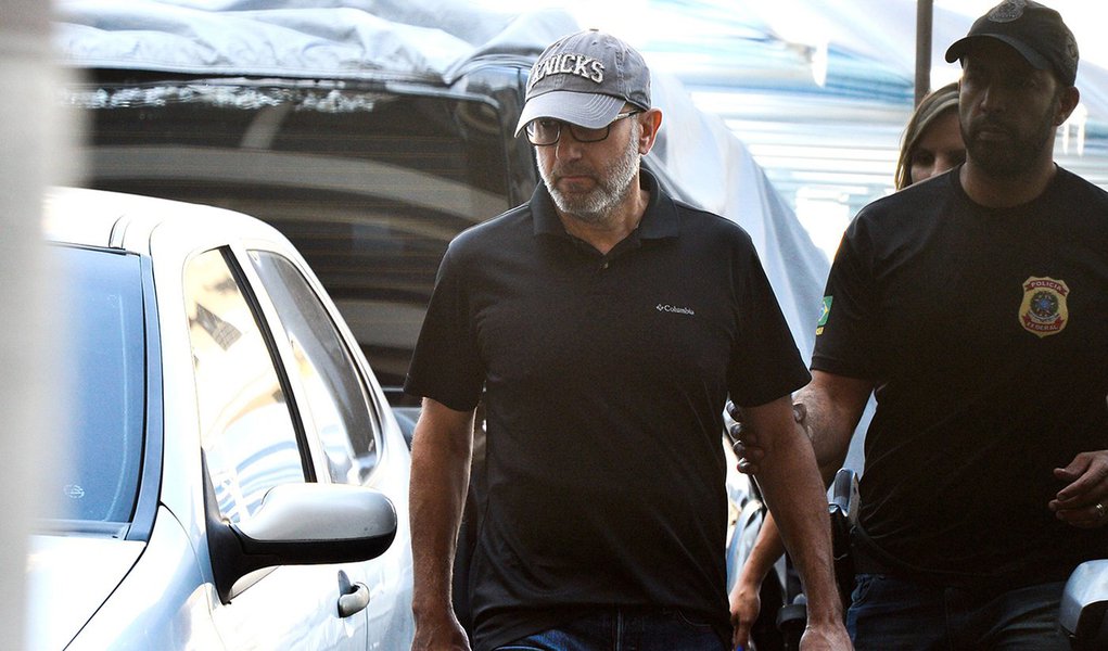 Rio de Janeiro - Policiais federais cumprem mandado de prisão preventiva contra o ex-secretário estadual de Saúde do Rio e ex-diretor do Instituto Nacional de Traumatologia e Ortopedia (Into), Sérgio Côrtes ( Tânia Rêgo/Agência Brasil)