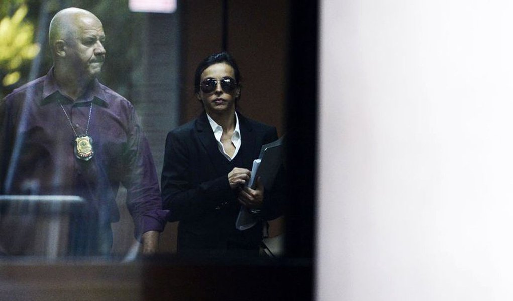 Rio de Janeiro - Esposa do ex-governador Sergio Cabral, Adriana Ancelmo, deixa a 7� Vara Federal Criminal do Rio de Janeiro ap�s depoimento � Justi�a Federal (Fernando Fraz�o/Ag�ncia Brasil)