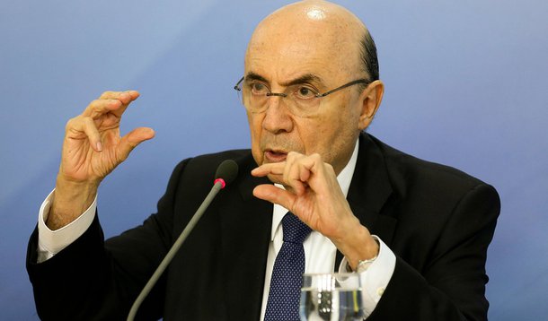 Brasília - O da Fazenda, Henrique Meirelles, durante coletiva após reunião ministerial, no Palácio do Planalto (Fabio Rodrigues Pozzebom/Agência Brasil)