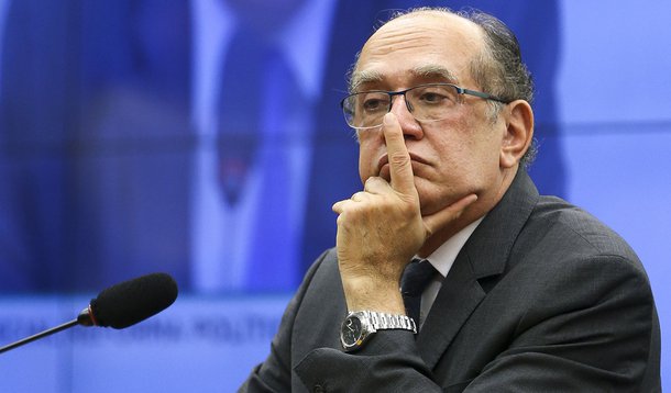 Brasília - O presidente do TSE, Gilmar Mendes, e o presidente da Câmara dos Deputados, Rodrigo Maia, durante encontro para realização do Seminário Internacional sobre Sistemas Eleitorais. (Marcelo Camargo/Agência Brasil)