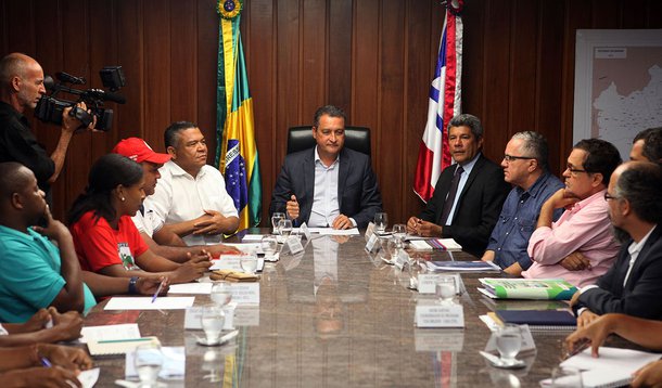 Governador Rui Costa se reúne com lideranças políticas e representantes do MST. Foto: Mateus Pereira/GOVBA
