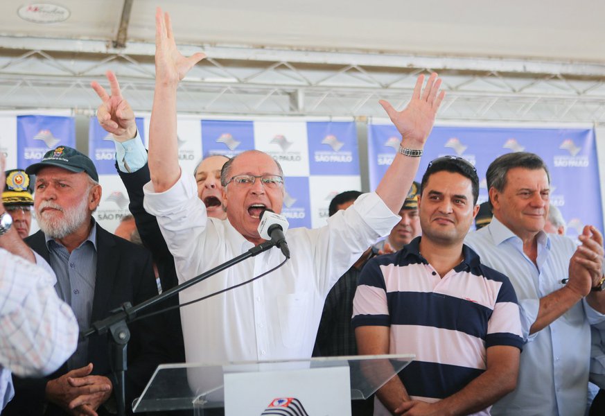 O governador do Estado de São Paulo, participa da entrega de 197 novas viaturas da PM para 157 cidades das regiões de Ribeirão Preto, Bauru e São José do Rio Preto. Local: São Carlos/SP Data: 16/09/2017 Foto: Gilberto Marques/A2img