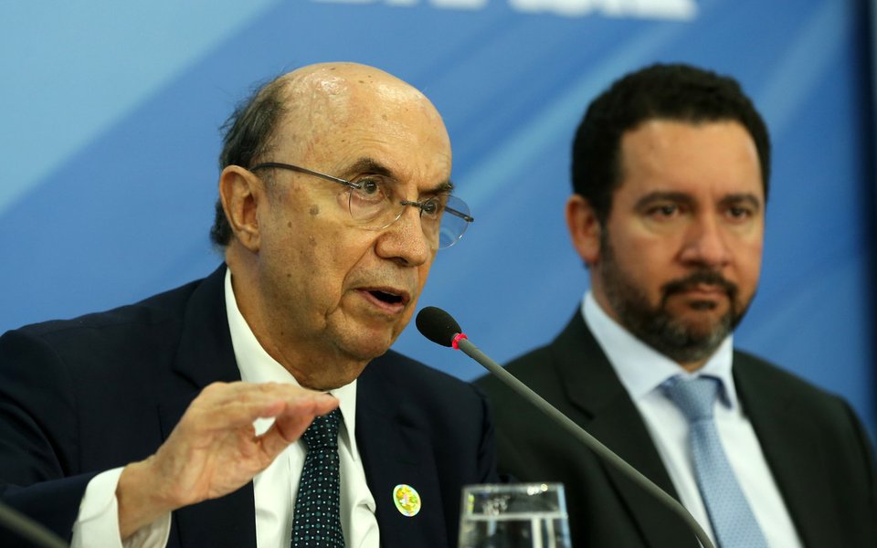 Brasília - Os ministros da Fazenda, Henrique Meirelles, e do Planejamento, Dyogo Oliveira falam sobre projeto do Orçamento Geral da União de 2017, enviado hoje (31) ao Congresso Nacional (Valter Campanato/Agência Brasil)