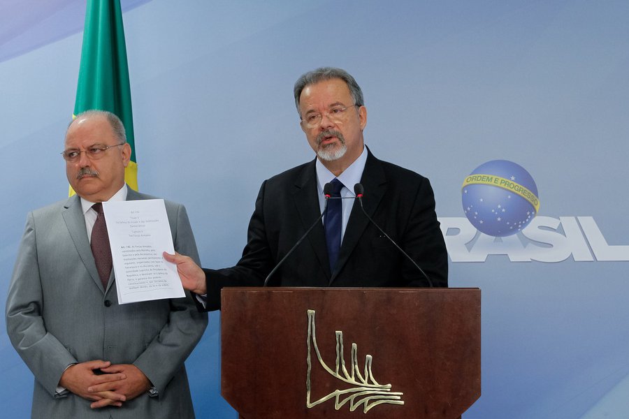 25/05/2017- Brasília- DF, Brasil- Declaração à imprensa do ministro da Defesa, Raul Jungmann e o Ministro-Chefe do Gabinete de Segurança Institucional,General Etchegoyen Foto: Clauber Cleber Caetano/PR