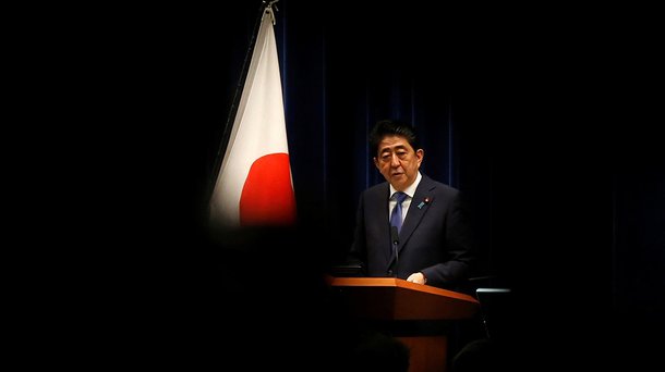 Primeiro-ministro do Japão, Shinzo Abe, durante coletiva de imprensa, em Tóquio 25/09/2017 REUTERS/Toru Hanai