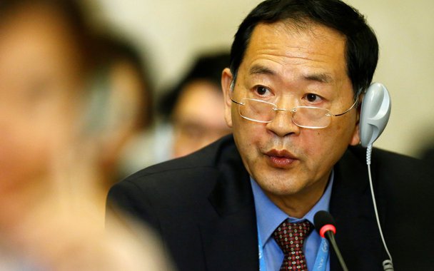 Embaixador da Coreia do Norte na Organização das Nações Unidas, Han Tae Song, durante Conferência sobre Desarmamento, na Suíça 05/09/2017 REUTERS/Denis Balibouse