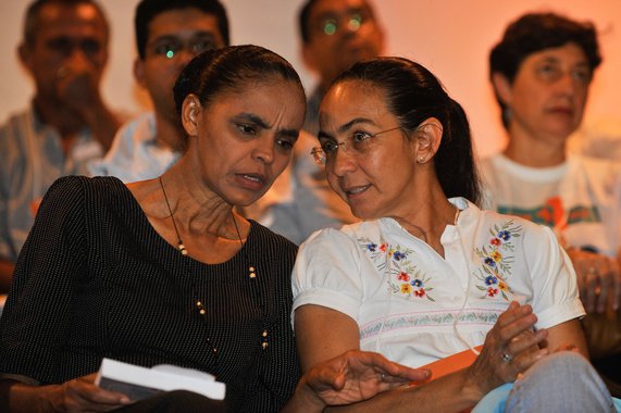 Bras�lia - As ex-senadoras Marina Silva e Helo�sa Helena conversam na solenidade de lan�amento de novo partido