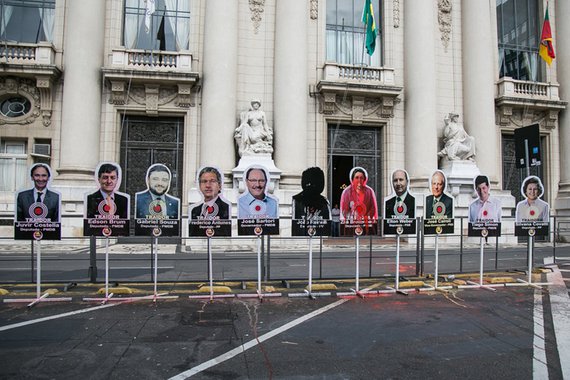 20/04/2017 - PORTO ALEGRE, RS - Ato Não Esqueceremos dos servidores estaduais . Foto: Maia Rubim/Sul21