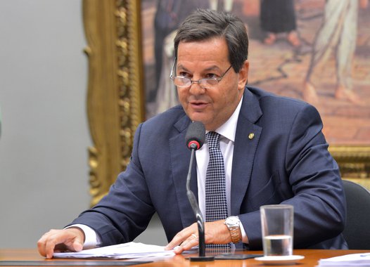 Leitura do relatório pelo deputador Sergio Zveiter,que mantem a decisão do Conselho de ética da Câmara, pela cassação do deputado André Vargas. O deputado José Mentor pediu vistas do processo (Wilson Dias/Agência Brasil)