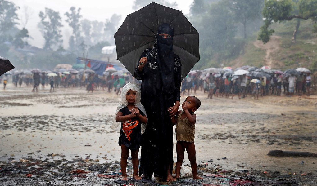 Muçulmanos rohingya posam para foto em campo de refugiados em Cox's Bazar, Bangladesh 19/09/2017 REUTERS/Cathal McNaughton